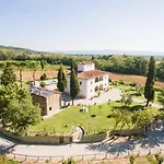 Aparthotel With Swimming Pool Surrounded By Greenery Just 20 Minutes From Arezzo 4*