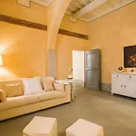 With Swimming Pool Surrounded By Greenery Just 20 Minutes From Arezzo 4*