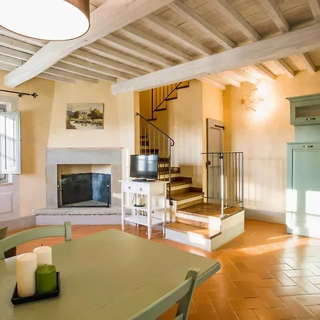 With Swimming Pool Surrounded By Greenery Just 20 Minutes From Arezzo 公寓式酒店 菲博基堡