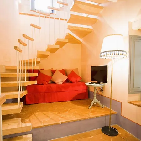 公寓式酒店 With Swimming Pool Surrounded By Greenery Just 20 Minutes From Arezzo 4*