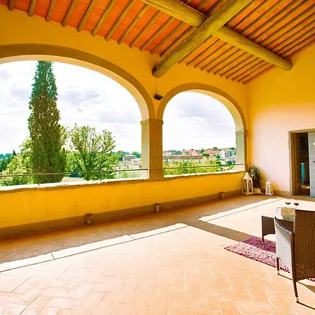 With Swimming Pool Surrounded By Greenery Just 20 Minutes From Arezzo 公寓式酒店