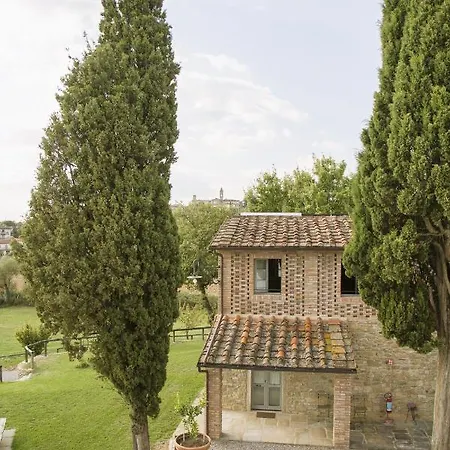 With Swimming Pool Surrounded By Greenery Just 20 Minutes From Arezzo 公寓式酒店