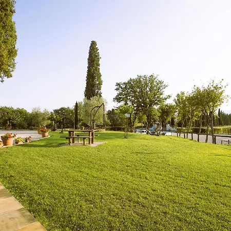 With Swimming Pool Surrounded By Greenery Just 20 Minutes From Arezzo 公寓式酒店 4*