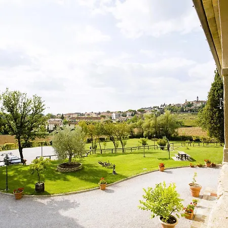 Aparthotel With Swimming Pool Surrounded By Greenery Just 20 Minutes From Arezzo