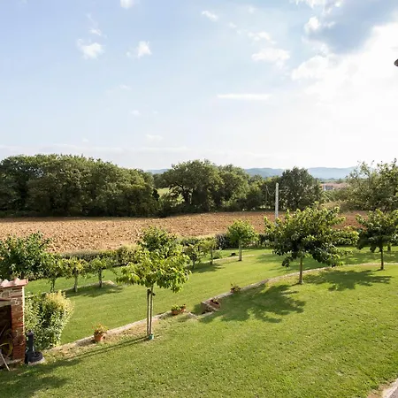 With Swimming Pool Surrounded By Greenery Just 20 Minutes From Arezzo Aparthotel