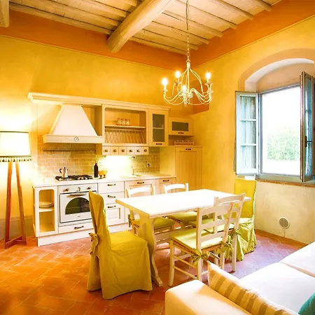 公寓式酒店 With Swimming Pool Surrounded By Greenery Just 20 Minutes From Arezzo 4*