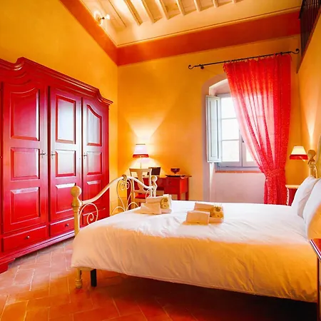With Swimming Pool Surrounded By Greenery Just 20 Minutes From Arezzo 公寓式酒店 4*