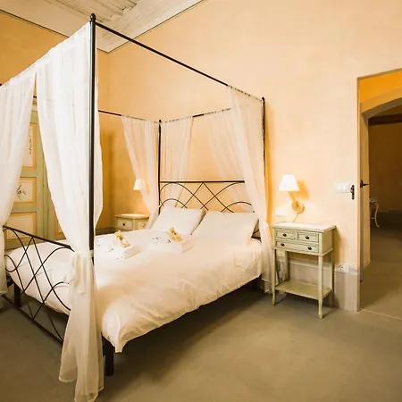 Aparthotel With Swimming Pool Surrounded By Greenery Just 20 Minutes From Arezzo Castiglion Fibocchi