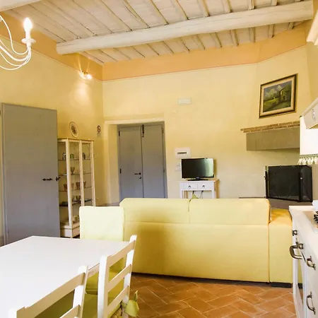 公寓式酒店 With Swimming Pool Surrounded By Greenery Just 20 Minutes From Arezzo 4*