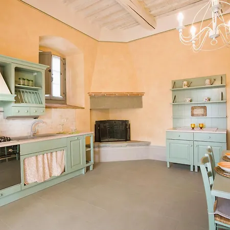 With Swimming Pool Surrounded By Greenery Just 20 Minutes From Arezzo 公寓式酒店
