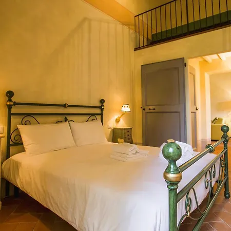 公寓式酒店 With Swimming Pool Surrounded By Greenery Just 20 Minutes From Arezzo 4*