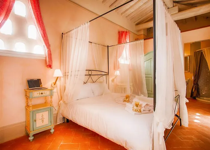 Aparthotel With Swimming Pool Surrounded By Greenery Just 20 Minutes From Arezzo Castiglion Fibocchi
