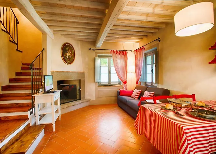 With Swimming Pool Surrounded By Greenery Just 20 Minutes From Arezzo Aparthotel