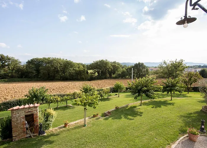 With Swimming Pool Surrounded By Greenery Just 20 Minutes From Arezzo Aparthotel