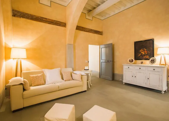 With Swimming Pool Surrounded By Greenery Just 20 Minutes From Arezzo 4*