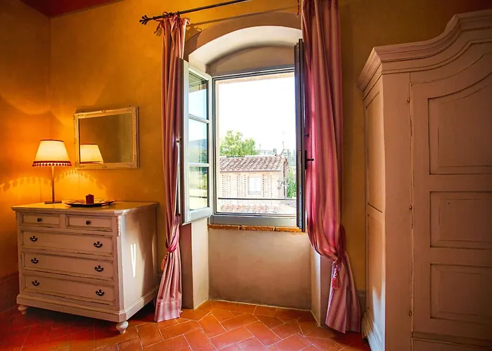 With Swimming Pool Surrounded By Greenery Just 20 Minutes From Arezzo Castiglion Fibocchi
